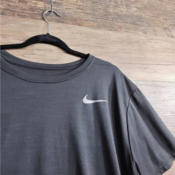 Nike Men's Black Short Sleeve Tee - Picture 2 of 9